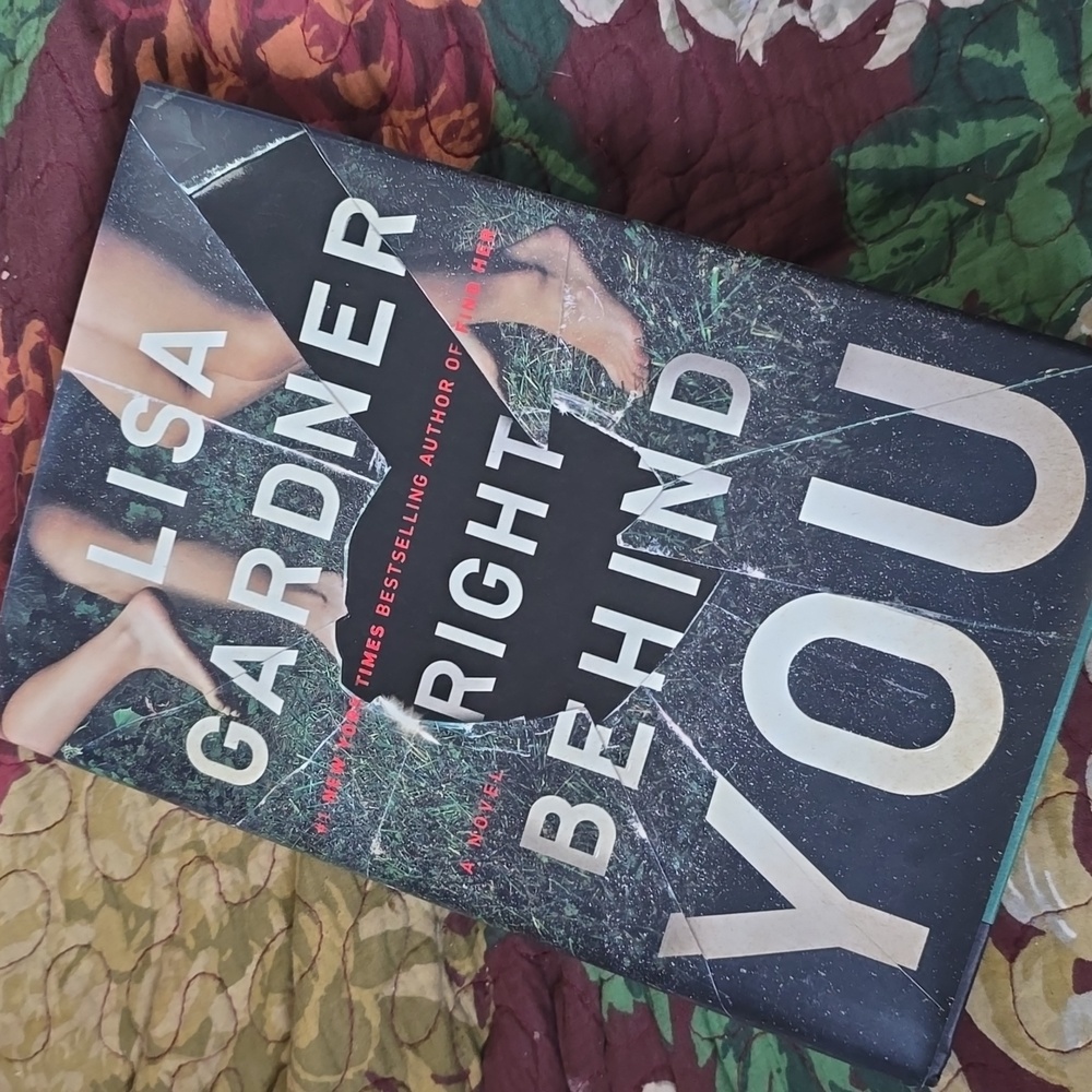 Right Behind You HC-- FBI Mystery Thriller - Lisa Gardner